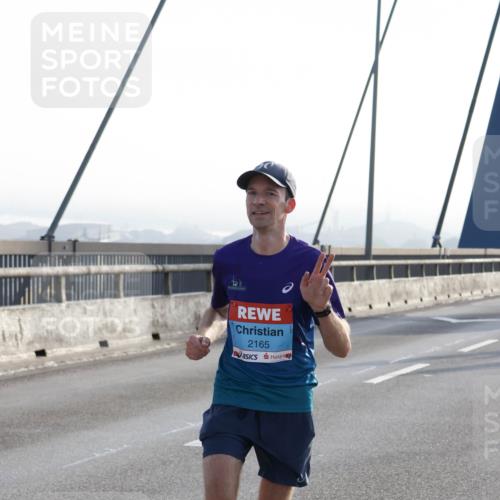 03.10.2026 - Köhlbrandbrückenlauf Strokosch-Dieckow http://msf.ph/oto/10593123 03.10.2026 09:19:52 Position 1 2165 meine-sportfotos.de