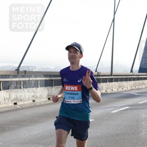 03.10.2026 - Köhlbrandbrückenlauf Strokosch-Dieckow http://msf.ph/oto/10593126 03.10.2026 09:19:52 Position 1 2165 meine-sportfotos.de