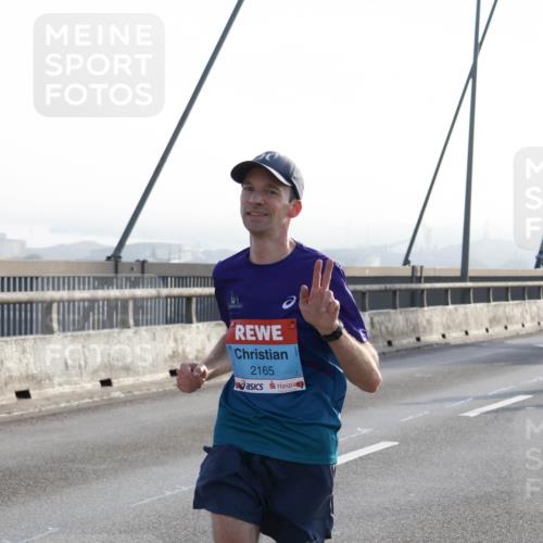03.10.2026 - Köhlbrandbrückenlauf Strokosch-Dieckow http://msf.ph/oto/10593133 03.10.2026 09:19:52 Position 1 2165 meine-sportfotos.de