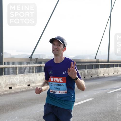 03.10.2026 - Köhlbrandbrückenlauf Strokosch-Dieckow http://msf.ph/oto/10593135 03.10.2026 09:19:52 Position 1 2165 meine-sportfotos.de
