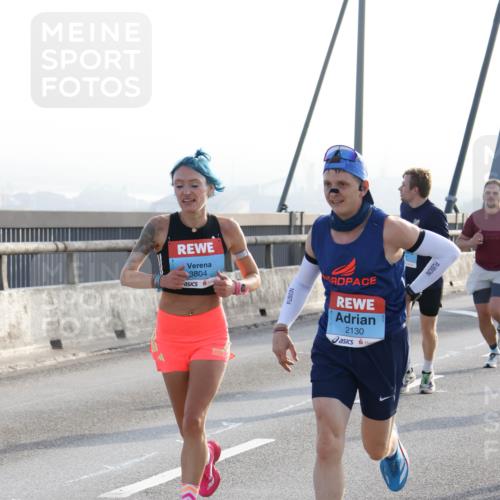 03.10.2026 - Köhlbrandbrückenlauf Strokosch-Dieckow http://msf.ph/oto/10593140 03.10.2026 09:19:56 Position 1 3804, 2130 meine-sportfotos.de