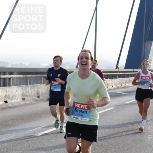 03.10.2026 - Köhlbrandbrückenlauf Strokosch-Dieckow http://msf.ph/oto/10593167 03.10.2026 09:19:57 Position 1 1007, 2166 meine-sportfotos.de