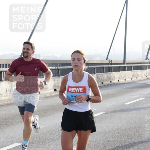 03.10.2026 - Köhlbrandbrückenlauf Strokosch-Dieckow http://msf.ph/oto/10593196 03.10.2026 09:20:00 Position 1 42, 195, 3 meine-sportfotos.de