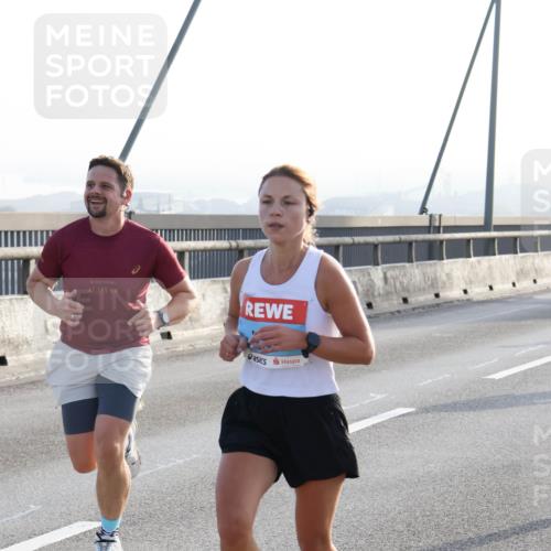 03.10.2026 - Köhlbrandbrückenlauf Strokosch-Dieckow http://msf.ph/oto/10593199 03.10.2026 09:20:00 Position 1 42, 195 meine-sportfotos.de