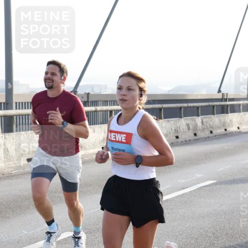03.10.2026 - Köhlbrandbrückenlauf Strokosch-Dieckow http://msf.ph/oto/10593206 03.10.2026 09:20:00 Position 1 42, 195 meine-sportfotos.de