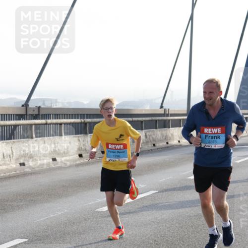 03.10.2026 - Köhlbrandbrückenlauf Strokosch-Dieckow http://msf.ph/oto/10593241 03.10.2026 09:20:05 Position 1 1296, 2375 meine-sportfotos.de