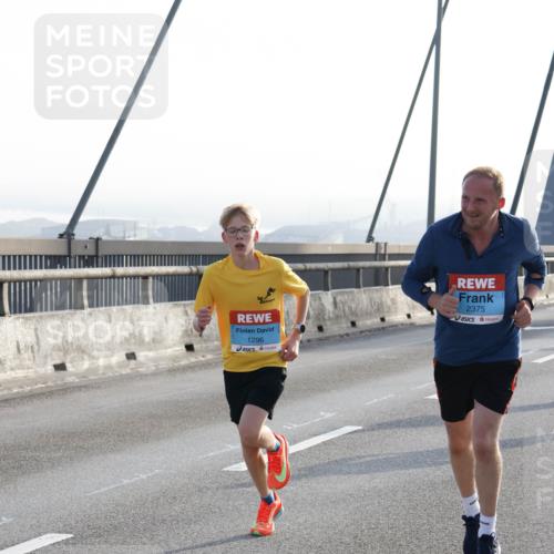 03.10.2026 - Köhlbrandbrückenlauf Strokosch-Dieckow http://msf.ph/oto/10593244 03.10.2026 09:20:05 Position 1 1296, 2375 meine-sportfotos.de