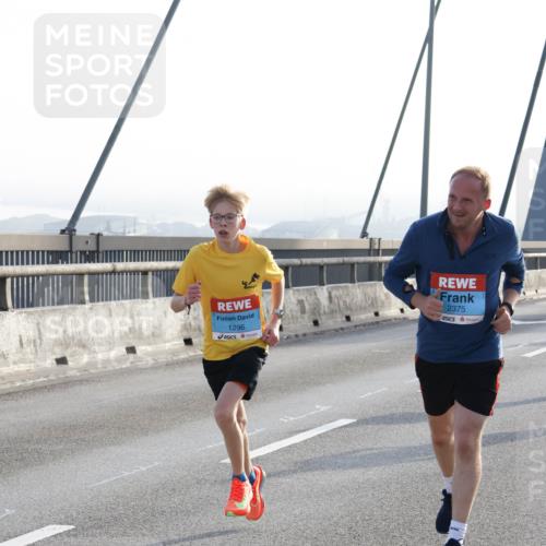 03.10.2026 - Köhlbrandbrückenlauf Strokosch-Dieckow http://msf.ph/oto/10593247 03.10.2026 09:20:05 Position 1 1296, 2375 meine-sportfotos.de