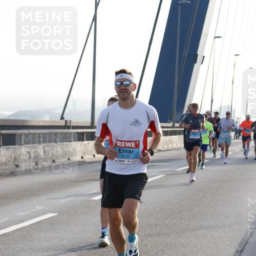 03.10.2026 - Köhlbrandbrückenlauf Strokosch-Dieckow http://msf.ph/oto/10593263 03.10.2026 09:20:07 Position 1 2125 meine-sportfotos.de