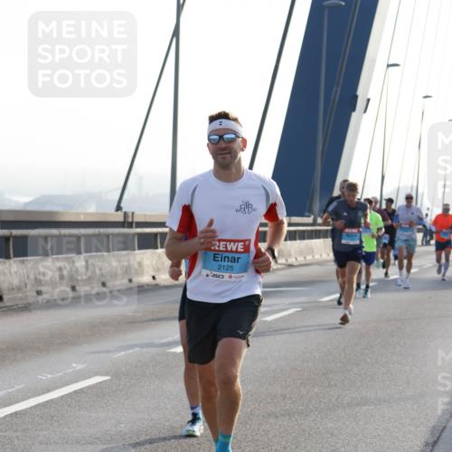 03.10.2026 - Köhlbrandbrückenlauf Strokosch-Dieckow http://msf.ph/oto/10593266 03.10.2026 09:20:07 Position 1 2125 meine-sportfotos.de
