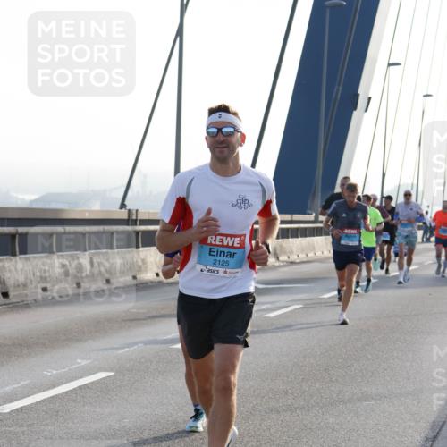 03.10.2026 - Köhlbrandbrückenlauf Strokosch-Dieckow http://msf.ph/oto/10593270 03.10.2026 09:20:07 Position 1 2125 meine-sportfotos.de