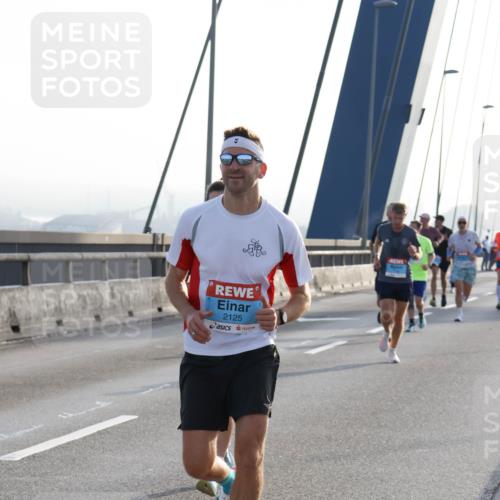 03.10.2026 - Köhlbrandbrückenlauf Strokosch-Dieckow http://msf.ph/oto/10593275 03.10.2026 09:20:07 Position 1 2125 meine-sportfotos.de