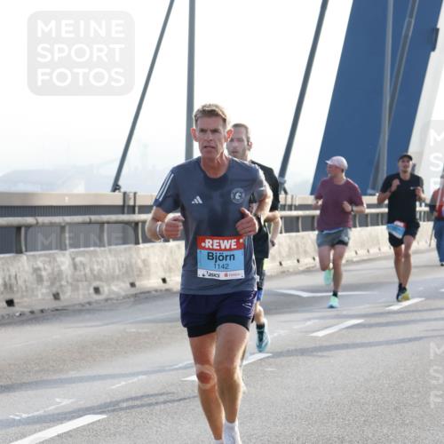 03.10.2026 - Köhlbrandbrückenlauf Strokosch-Dieckow http://msf.ph/oto/10593279 03.10.2026 09:20:10 Position 1 1142 meine-sportfotos.de