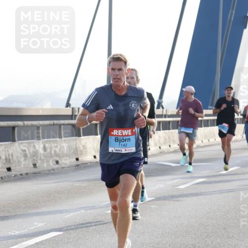 03.10.2026 - Köhlbrandbrückenlauf Strokosch-Dieckow http://msf.ph/oto/10593283 03.10.2026 09:20:10 Position 1 1142 meine-sportfotos.de