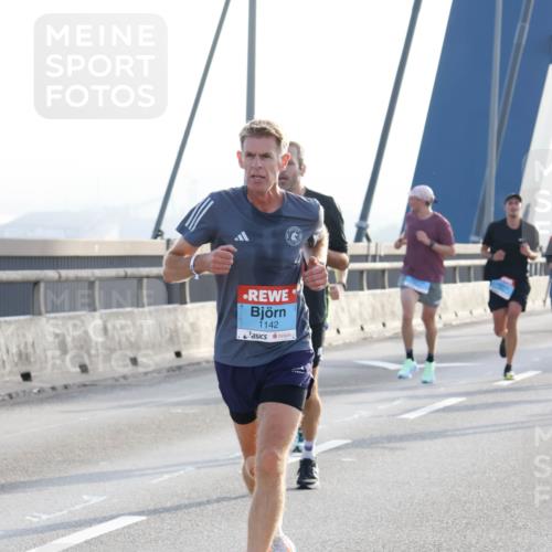 03.10.2026 - Köhlbrandbrückenlauf Strokosch-Dieckow http://msf.ph/oto/10593285 03.10.2026 09:20:10 Position 1 1142 meine-sportfotos.de