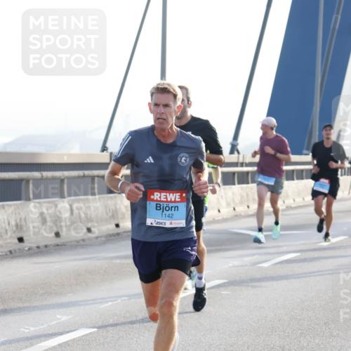 03.10.2026 - Köhlbrandbrückenlauf Strokosch-Dieckow http://msf.ph/oto/10593289 03.10.2026 09:20:10 Position 1 1142 meine-sportfotos.de