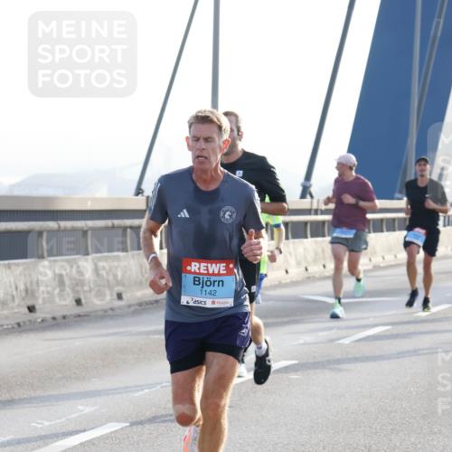 03.10.2026 - Köhlbrandbrückenlauf Strokosch-Dieckow http://msf.ph/oto/10593292 03.10.2026 09:20:10 Position 1 1142 meine-sportfotos.de