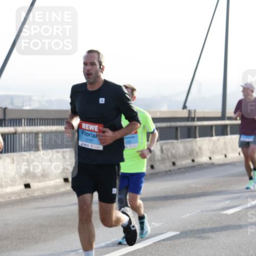 03.10.2026 - Köhlbrandbrückenlauf Strokosch-Dieckow http://msf.ph/oto/10593301 03.10.2026 09:20:12 Position 1 2197 meine-sportfotos.de