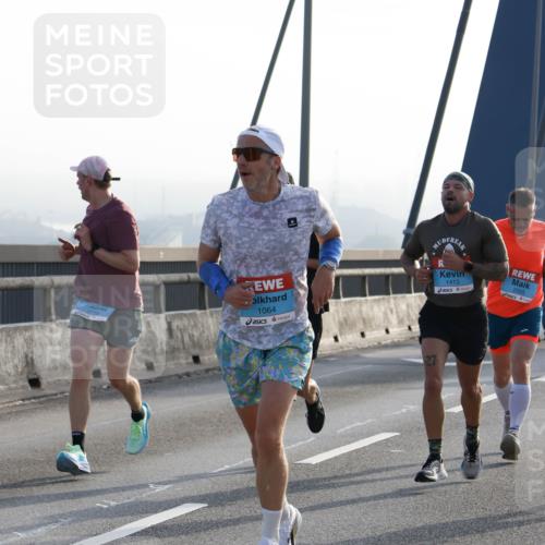 03.10.2026 - Köhlbrandbrückenlauf Strokosch-Dieckow http://msf.ph/oto/10593309 03.10.2026 09:20:14 Position 1 1064, 1413, 2355 meine-sportfotos.de