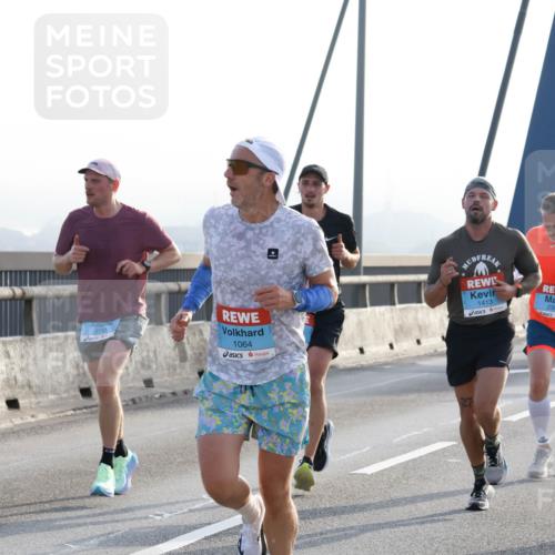03.10.2026 - Köhlbrandbrückenlauf Strokosch-Dieckow http://msf.ph/oto/10593322 03.10.2026 09:20:14 Position 1 3710, 1064, 1413, 235 meine-sportfotos.de