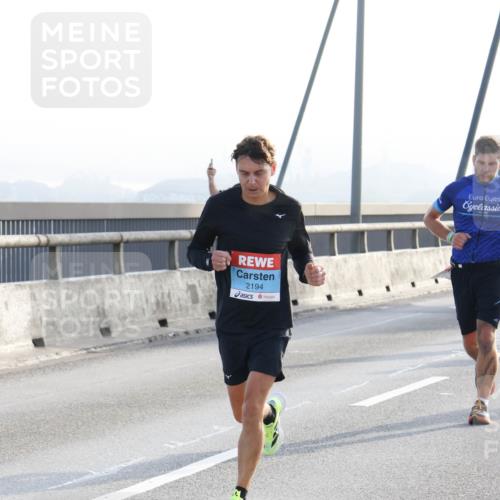 03.10.2026 - Köhlbrandbrückenlauf Strokosch-Dieckow http://msf.ph/oto/10593365 03.10.2026 09:20:20 Position 1 2194 meine-sportfotos.de