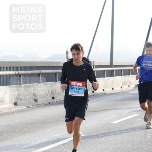 03.10.2026 - Köhlbrandbrückenlauf Strokosch-Dieckow http://msf.ph/oto/10593368 03.10.2026 09:20:20 Position 1 2194 meine-sportfotos.de