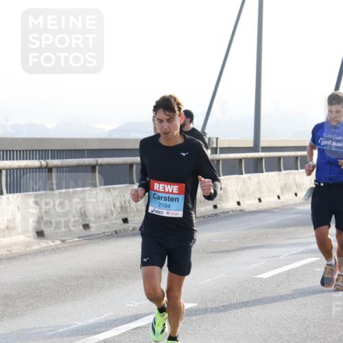 03.10.2026 - Köhlbrandbrückenlauf Strokosch-Dieckow http://msf.ph/oto/10593371 03.10.2026 09:20:20 Position 1 2194 meine-sportfotos.de