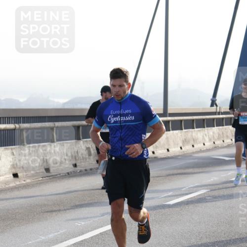 03.10.2026 - Köhlbrandbrückenlauf Strokosch-Dieckow http://msf.ph/oto/10593376 03.10.2026 09:20:22 Position 1 0 meine-sportfotos.de