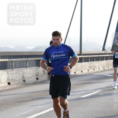 03.10.2026 - Köhlbrandbrückenlauf Strokosch-Dieckow http://msf.ph/oto/10593378 03.10.2026 09:20:22 Position 1  meine-sportfotos.de