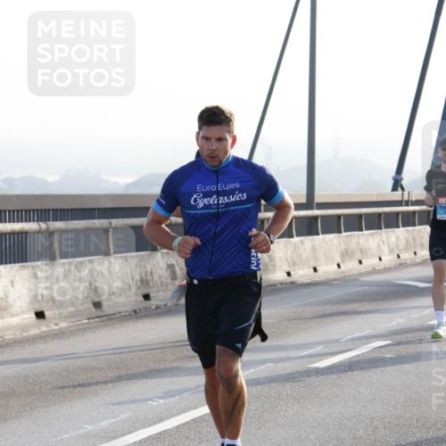 03.10.2026 - Köhlbrandbrückenlauf Strokosch-Dieckow http://msf.ph/oto/10593382 03.10.2026 09:20:22 Position 1  meine-sportfotos.de