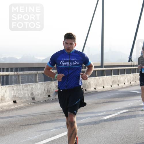 03.10.2026 - Köhlbrandbrückenlauf Strokosch-Dieckow http://msf.ph/oto/10593384 03.10.2026 09:20:22 Position 1  meine-sportfotos.de