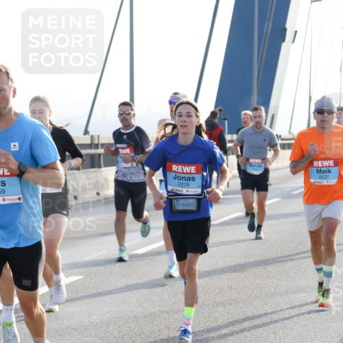 03.10.2026 - Köhlbrandbrückenlauf Strokosch-Dieckow http://msf.ph/oto/10593419 03.10.2026 09:20:26 Position 1 59, 2278, 2237 meine-sportfotos.de