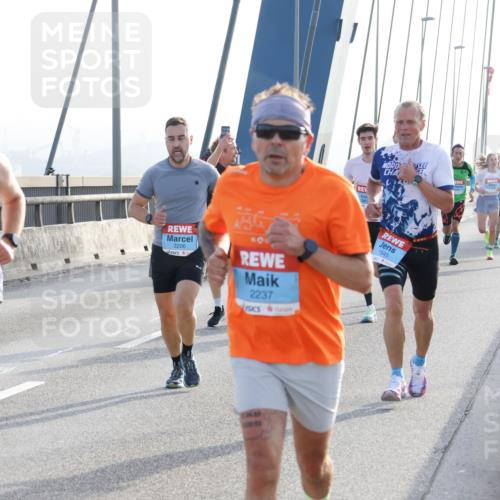 03.10.2026 - Köhlbrandbrückenlauf Strokosch-Dieckow http://msf.ph/oto/10593444 03.10.2026 09:20:27 Position 1 2206, 2237, 16, 8, 13035, 1545 meine-sportfotos.de