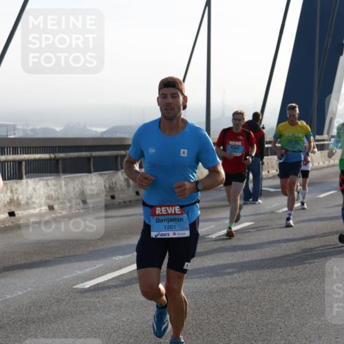 03.10.2026 - Köhlbrandbrückenlauf Strokosch-Dieckow http://msf.ph/oto/10593468 03.10.2026 09:20:32 Position 1 1261 meine-sportfotos.de