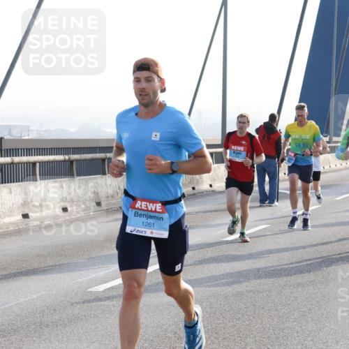 03.10.2026 - Köhlbrandbrückenlauf Strokosch-Dieckow http://msf.ph/oto/10593475 03.10.2026 09:20:32 Position 1 1261 meine-sportfotos.de