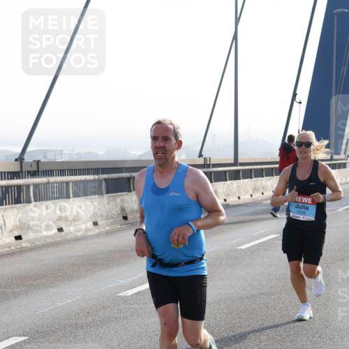 03.10.2026 - Köhlbrandbrückenlauf Strokosch-Dieckow http://msf.ph/oto/10593501 03.10.2026 09:20:38 Position 1 2339 meine-sportfotos.de