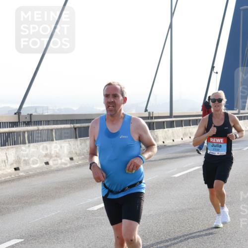 03.10.2026 - Köhlbrandbrückenlauf Strokosch-Dieckow http://msf.ph/oto/10593504 03.10.2026 09:20:38 Position 1 2339 meine-sportfotos.de