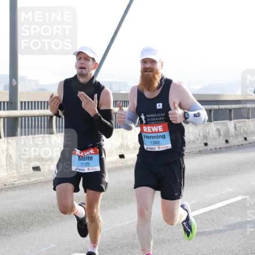 03.10.2026 - Köhlbrandbrückenlauf Strokosch-Dieckow http://msf.ph/oto/10593608 03.10.2026 09:20:52 Position 1 2126, 1392 meine-sportfotos.de