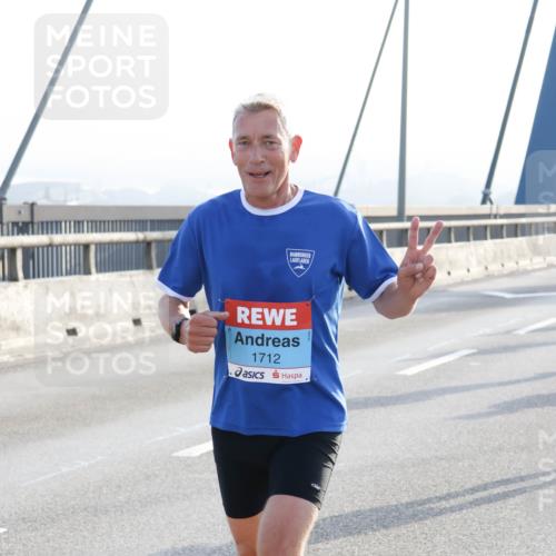 03.10.2026 - Köhlbrandbrückenlauf Strokosch-Dieckow http://msf.ph/oto/10593614 03.10.2026 09:20:54 Position 1 1712 meine-sportfotos.de