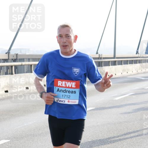03.10.2026 - Köhlbrandbrückenlauf Strokosch-Dieckow http://msf.ph/oto/10593622 03.10.2026 09:20:54 Position 1 1712 meine-sportfotos.de