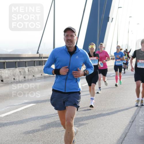 03.10.2026 - Köhlbrandbrückenlauf Strokosch-Dieckow http://msf.ph/oto/10593637 03.10.2026 09:20:55 Position 1 6, 2148 meine-sportfotos.de