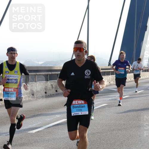 03.10.2026 - Köhlbrandbrückenlauf Strokosch-Dieckow http://msf.ph/oto/10593691 03.10.2026 09:21:04 Position 1 1342, 2309 meine-sportfotos.de