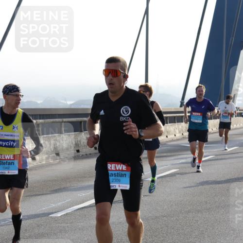 03.10.2026 - Köhlbrandbrückenlauf Strokosch-Dieckow http://msf.ph/oto/10593697 03.10.2026 09:21:04 Position 1 1342, 2309 meine-sportfotos.de