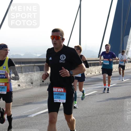 03.10.2026 - Köhlbrandbrückenlauf Strokosch-Dieckow http://msf.ph/oto/10593701 03.10.2026 09:21:04 Position 1 3842, 2309 meine-sportfotos.de