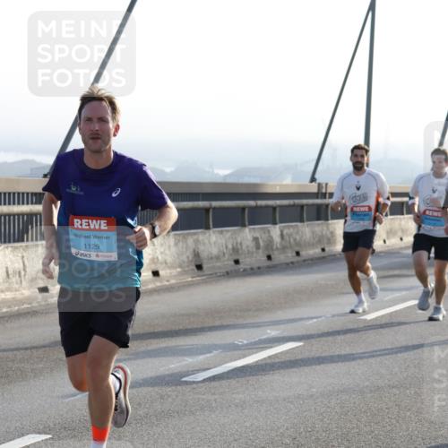 03.10.2026 - Köhlbrandbrückenlauf Strokosch-Dieckow http://msf.ph/oto/10593735 03.10.2026 09:21:08 Position 1 1129 meine-sportfotos.de