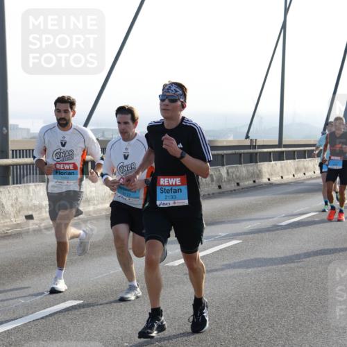 03.10.2026 - Köhlbrandbrückenlauf Strokosch-Dieckow http://msf.ph/oto/10593759 03.10.2026 09:21:10 Position 1 1066, 2177, 2133 meine-sportfotos.de
