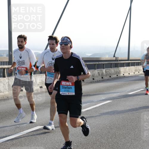 03.10.2026 - Köhlbrandbrückenlauf Strokosch-Dieckow http://msf.ph/oto/10593770 03.10.2026 09:21:11 Position 1 217, 2133 meine-sportfotos.de