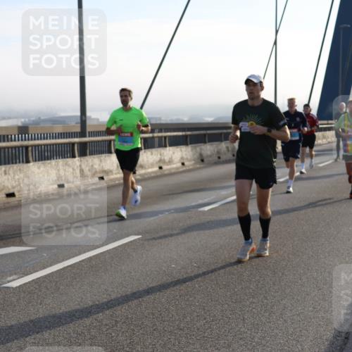 03.10.2026 - Köhlbrandbrückenlauf Strokosch-Dieckow http://msf.ph/oto/10593790 03.10.2026 09:21:16 Position 1  meine-sportfotos.de