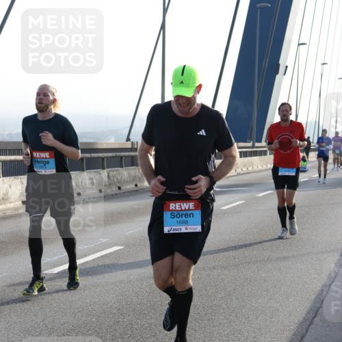 03.10.2026 - Köhlbrandbrückenlauf Strokosch-Dieckow http://msf.ph/oto/10593801 03.10.2026 09:21:21 Position 1 1973, 1688 meine-sportfotos.de