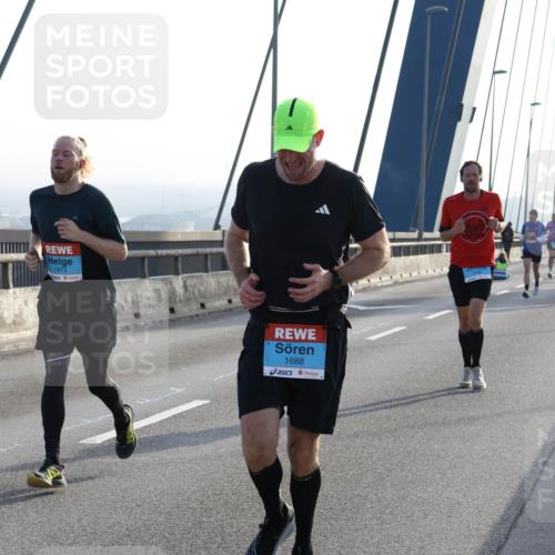 03.10.2026 - Köhlbrandbrückenlauf Strokosch-Dieckow http://msf.ph/oto/10593805 03.10.2026 09:21:21 Position 1 1973, 1688 meine-sportfotos.de